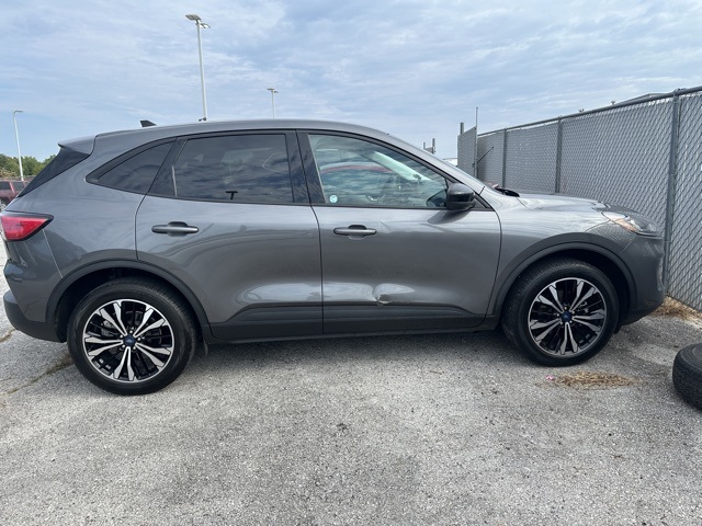 2021 Ford Escape SE photo 3
