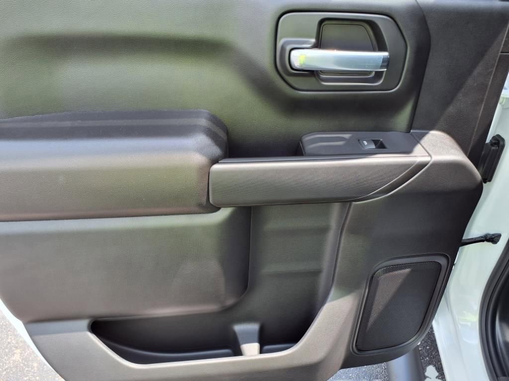2025 Chevrolet Silverado 1500 Custom photo 9