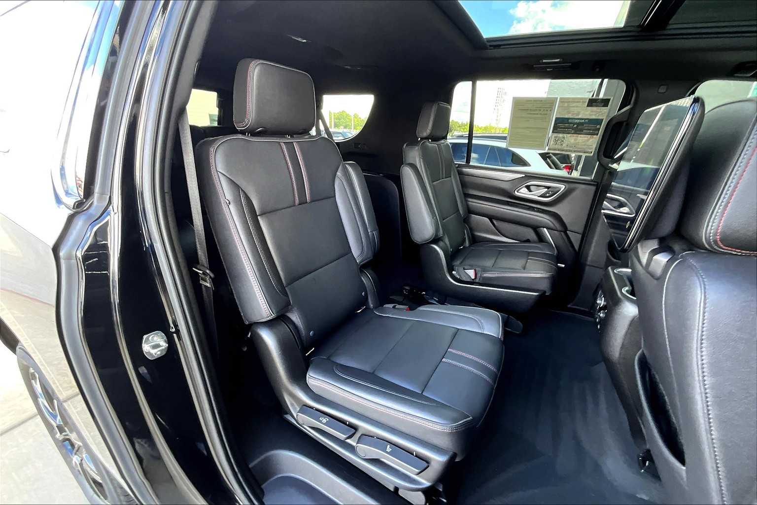 2021 Chevrolet Suburban RST photo 16
