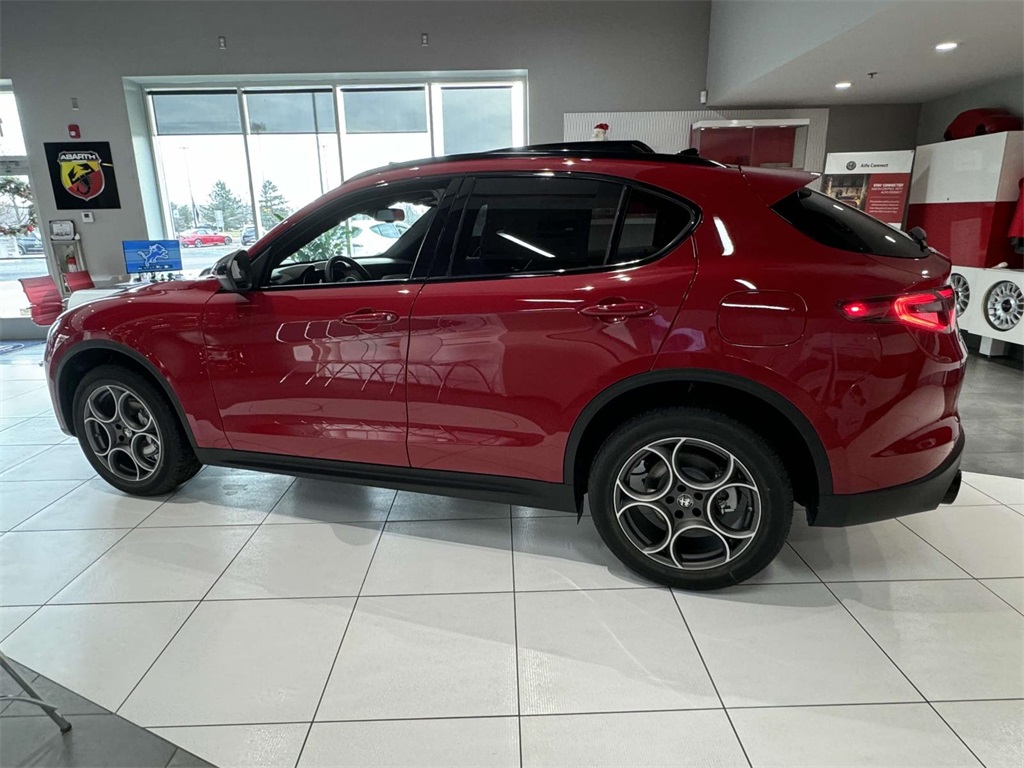 2025 Alfa Romeo Stelvio Sprint photo 5