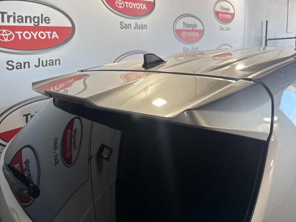 2022 Toyota Highlander LE photo 12