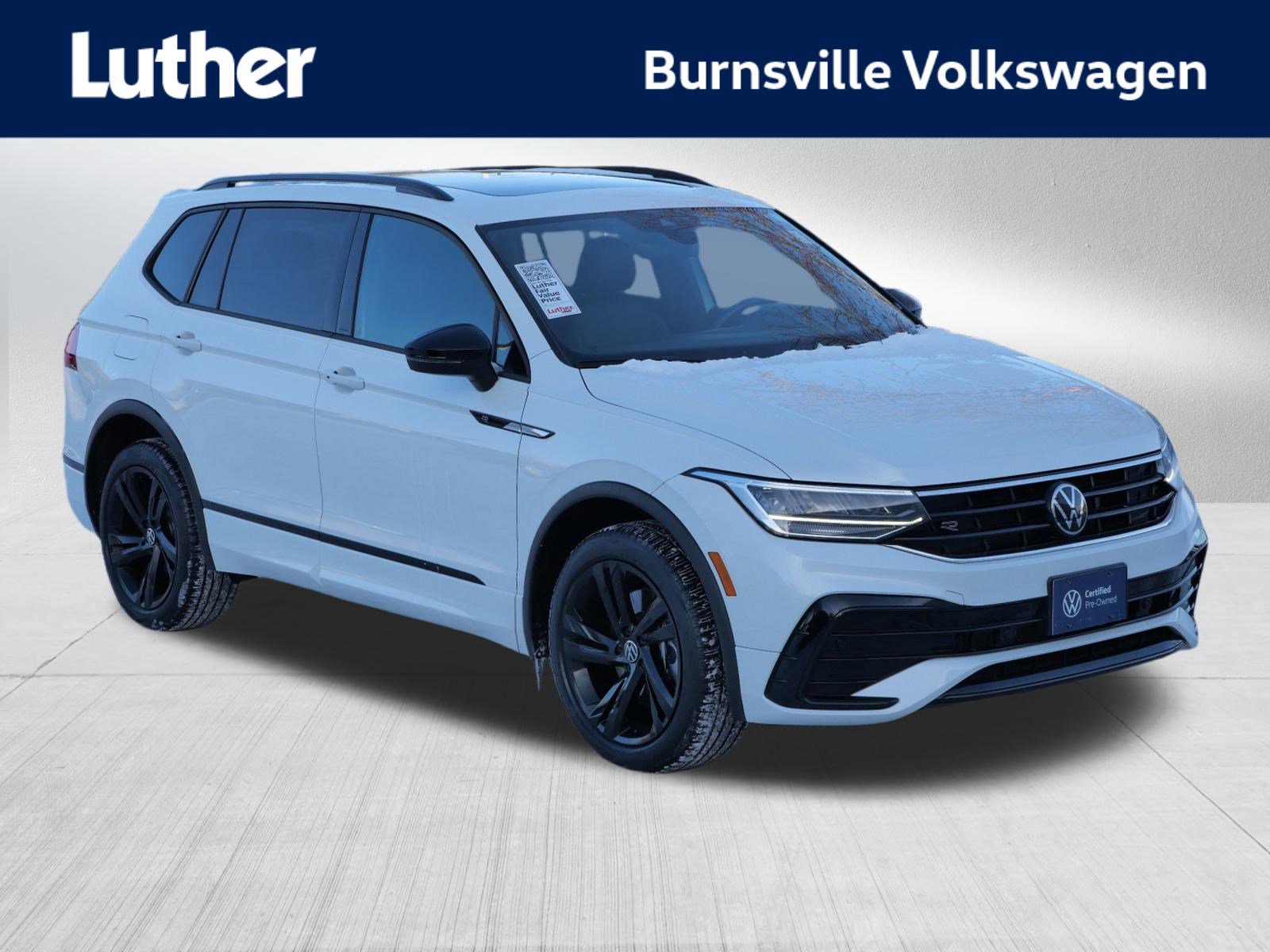 2023 Volkswagen Tiguan SE R-LINE BLACK's photo