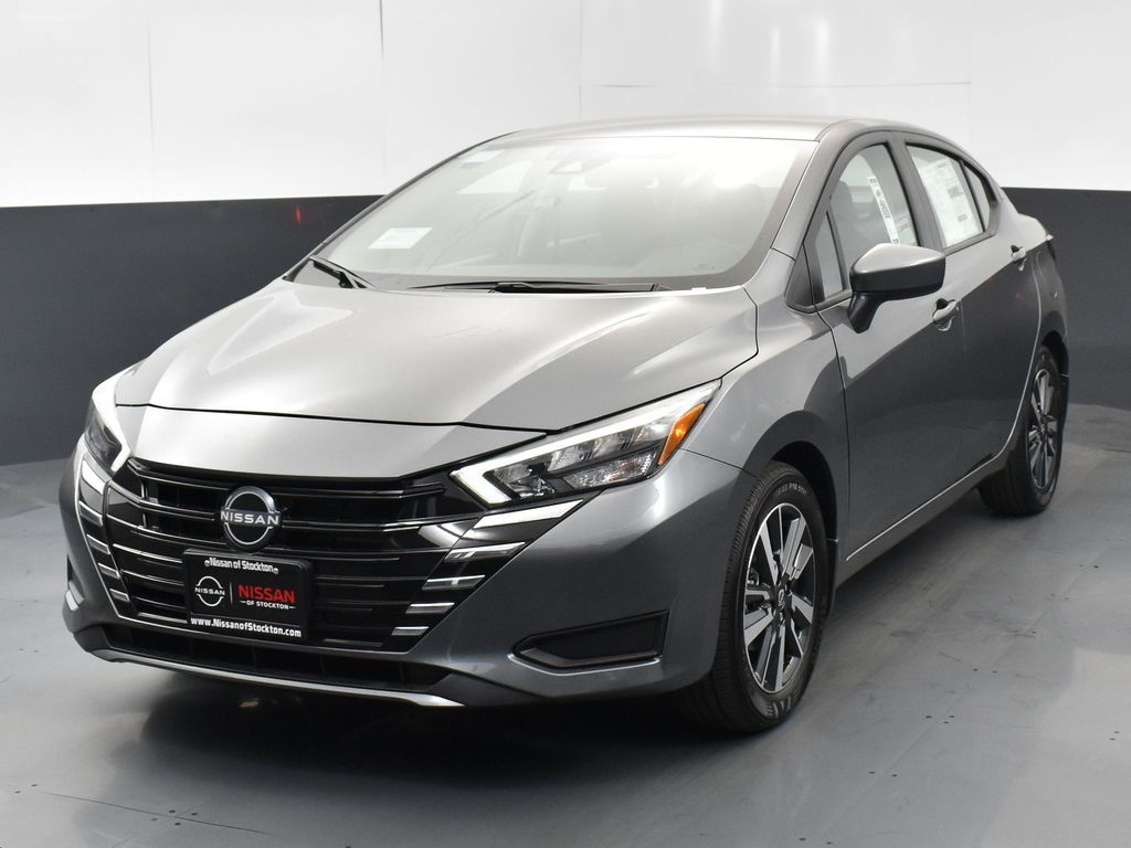 2025 Nissan Versa 1.6 SV photo 3