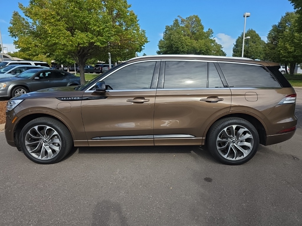 2022 Lincoln Aviator Grand Touring photo 3