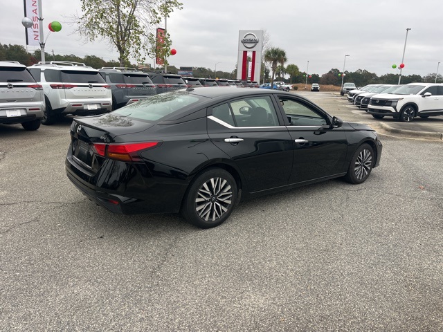2024 Nissan Altima 2.5 SV photo 2