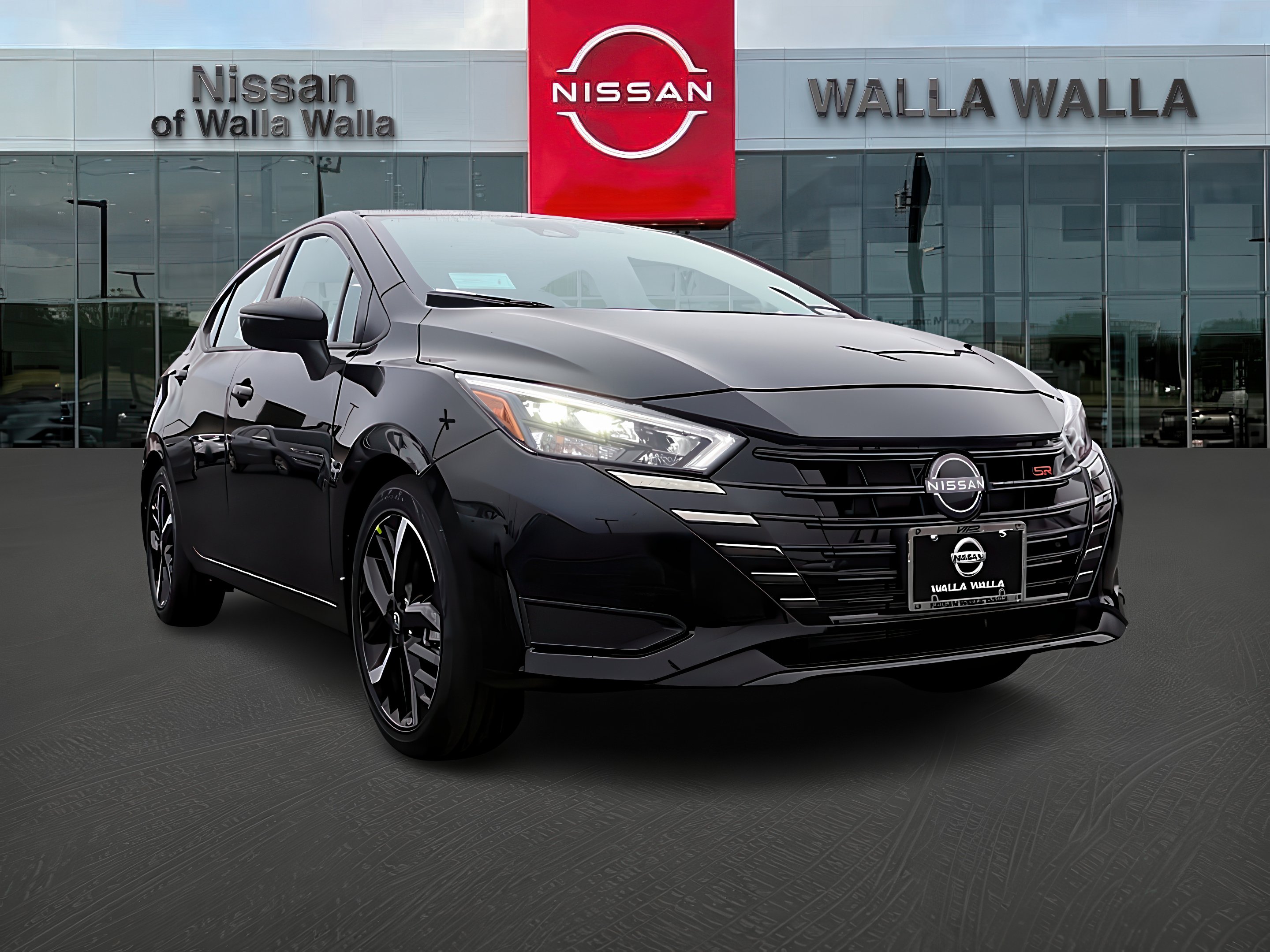 2025 Nissan Versa Sedan SR's photo