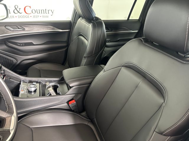 2025 Jeep Grand Cherokee Limited photo 17