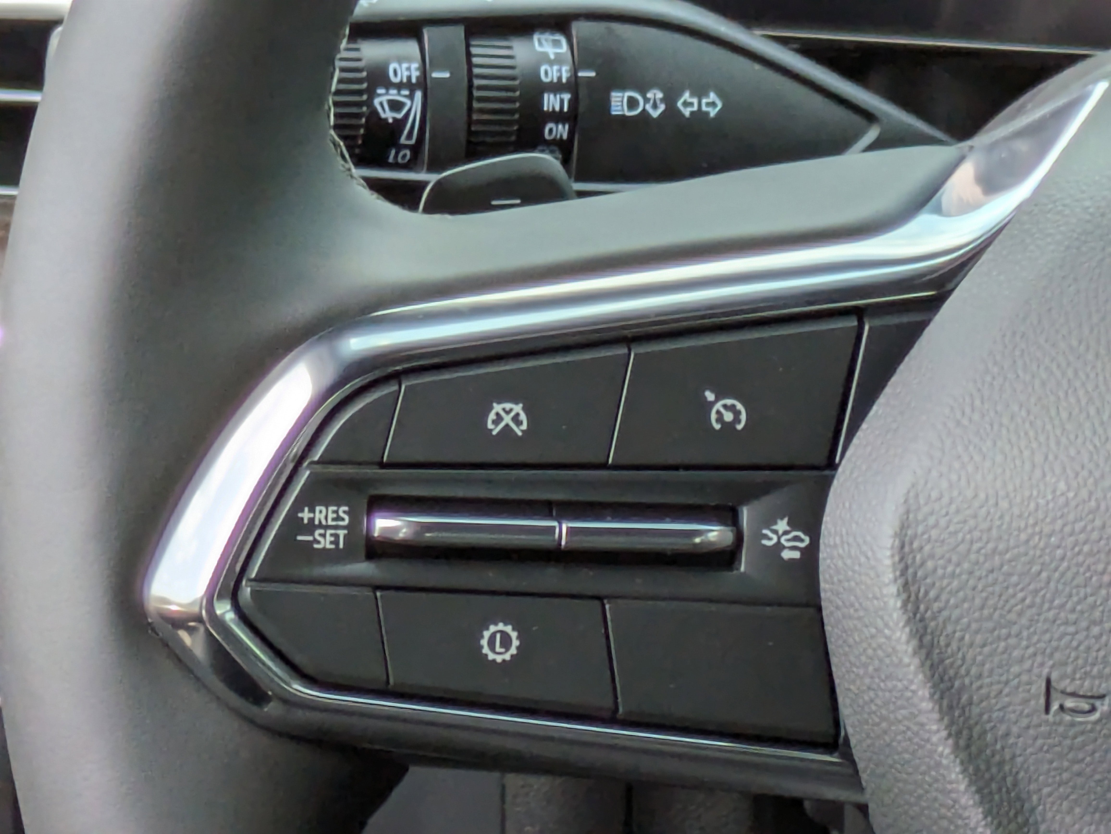 2025 Chevrolet Suburban Premier photo 3