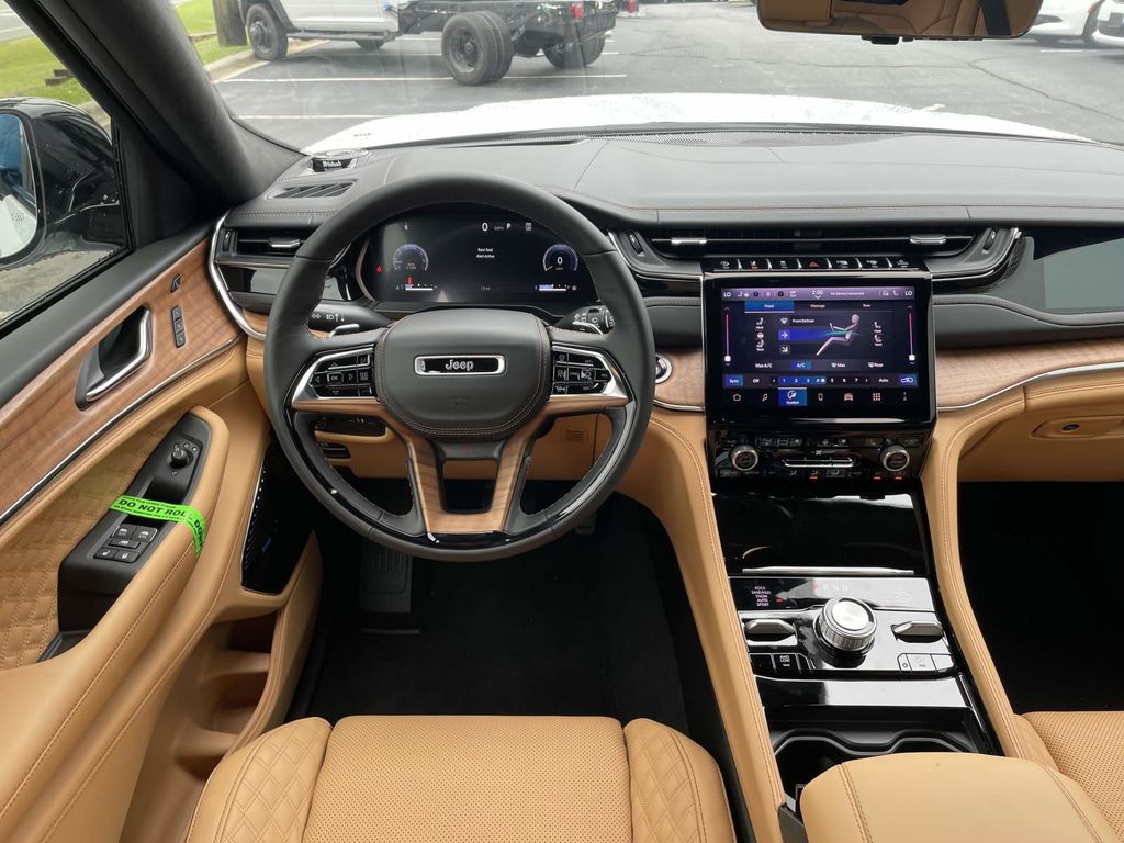 2025 Jeep Grand Cherokee Summit Reserve photo 9