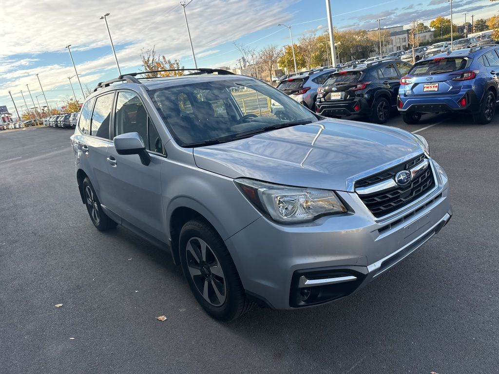 2017 Subaru Forester 2.5i Premium photo 3