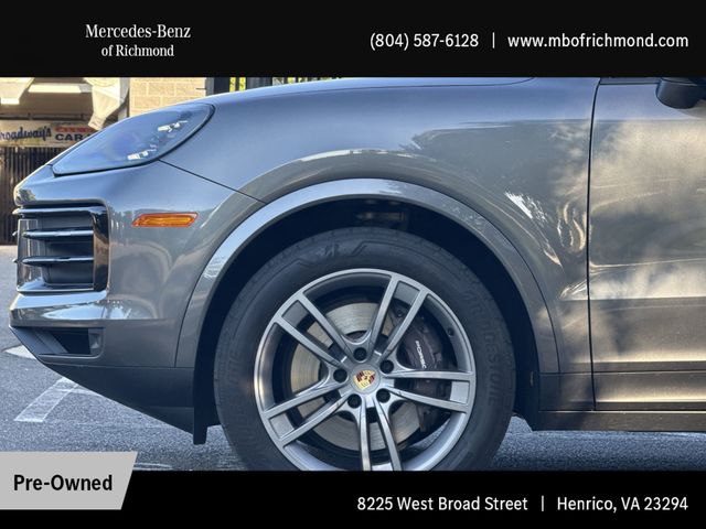 2024 Porsche Cayenne Base photo 2