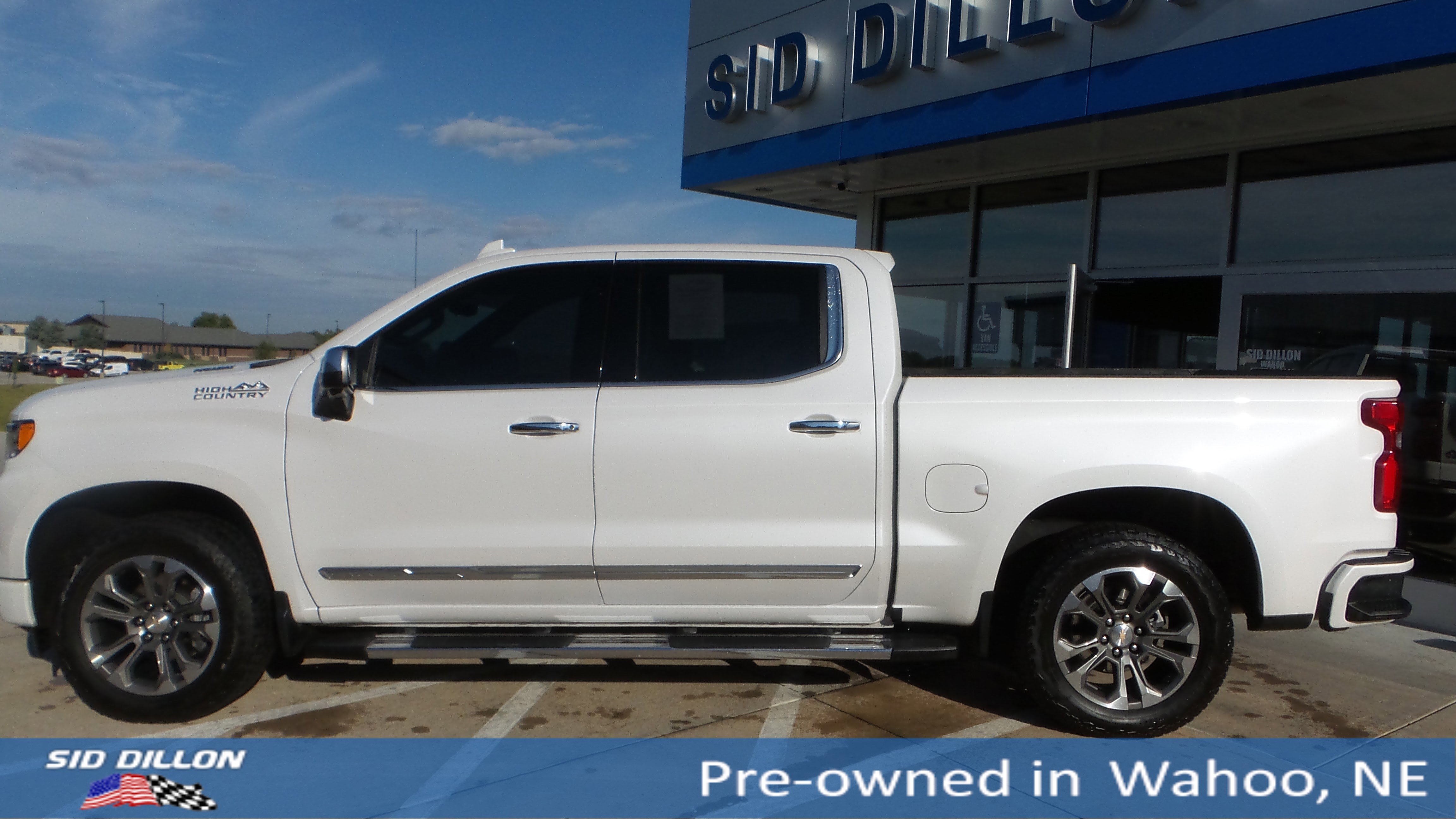 2025 Chevrolet Silverado 1500 High Country photo 2
