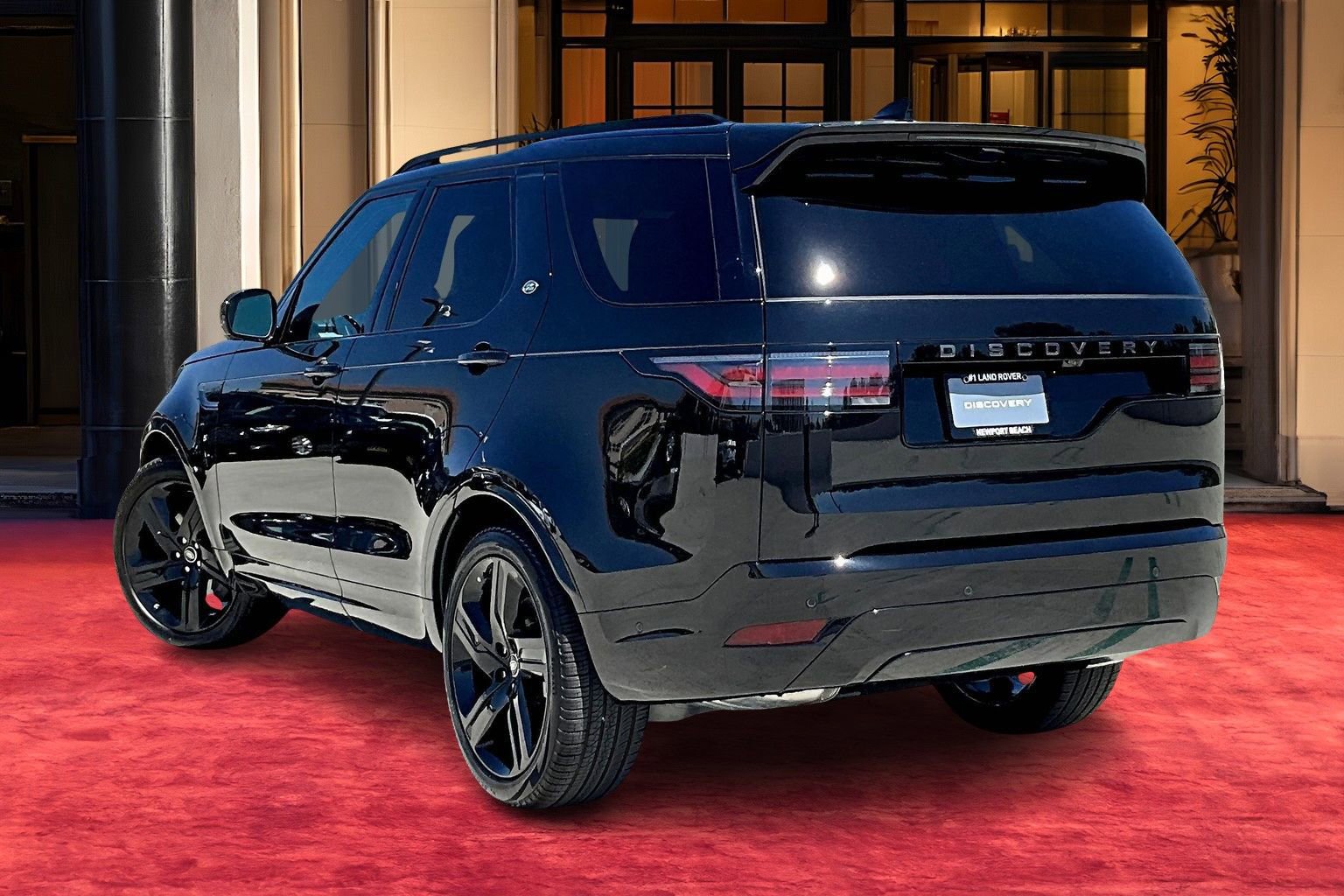 2025 Land Rover Discovery SE photo 2