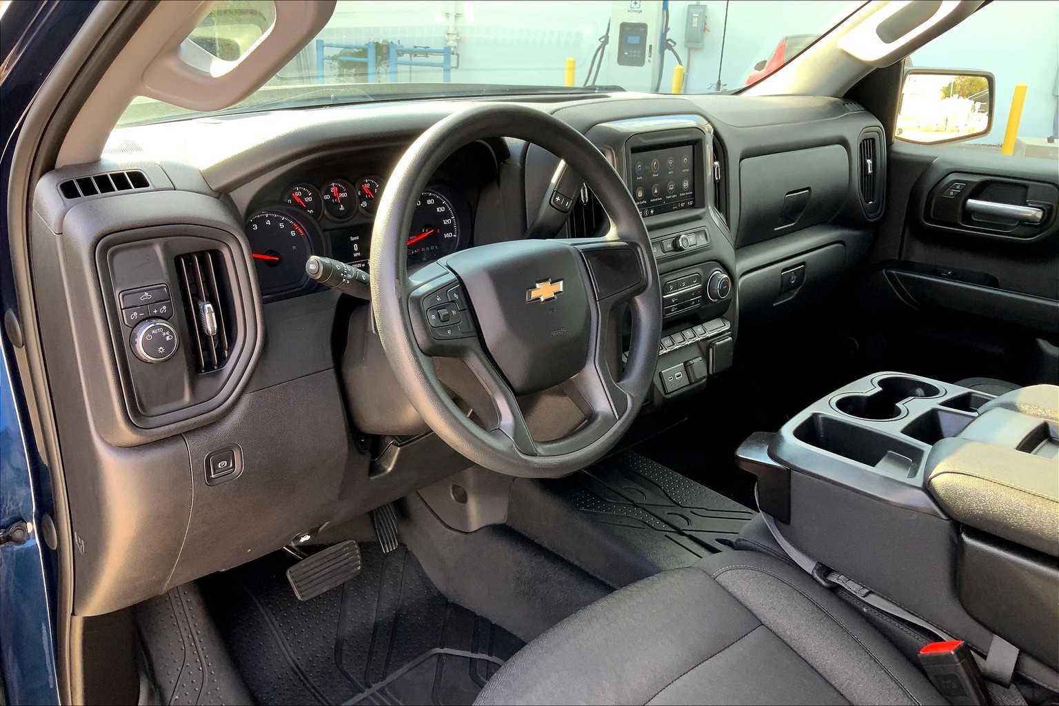2023 Chevrolet Silverado 1500 Custom photo 17