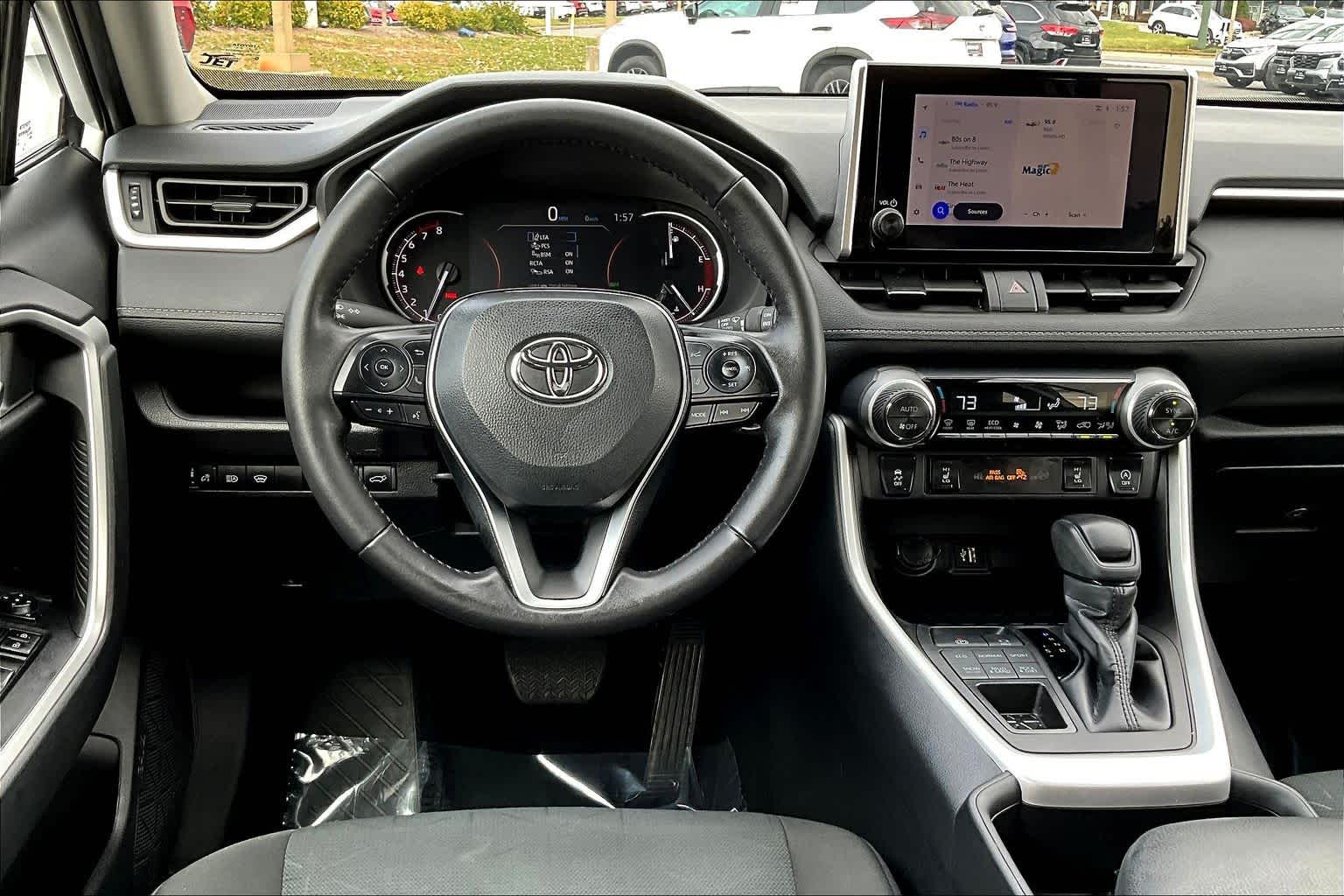 2024 Toyota RAV4 XLE photo 4