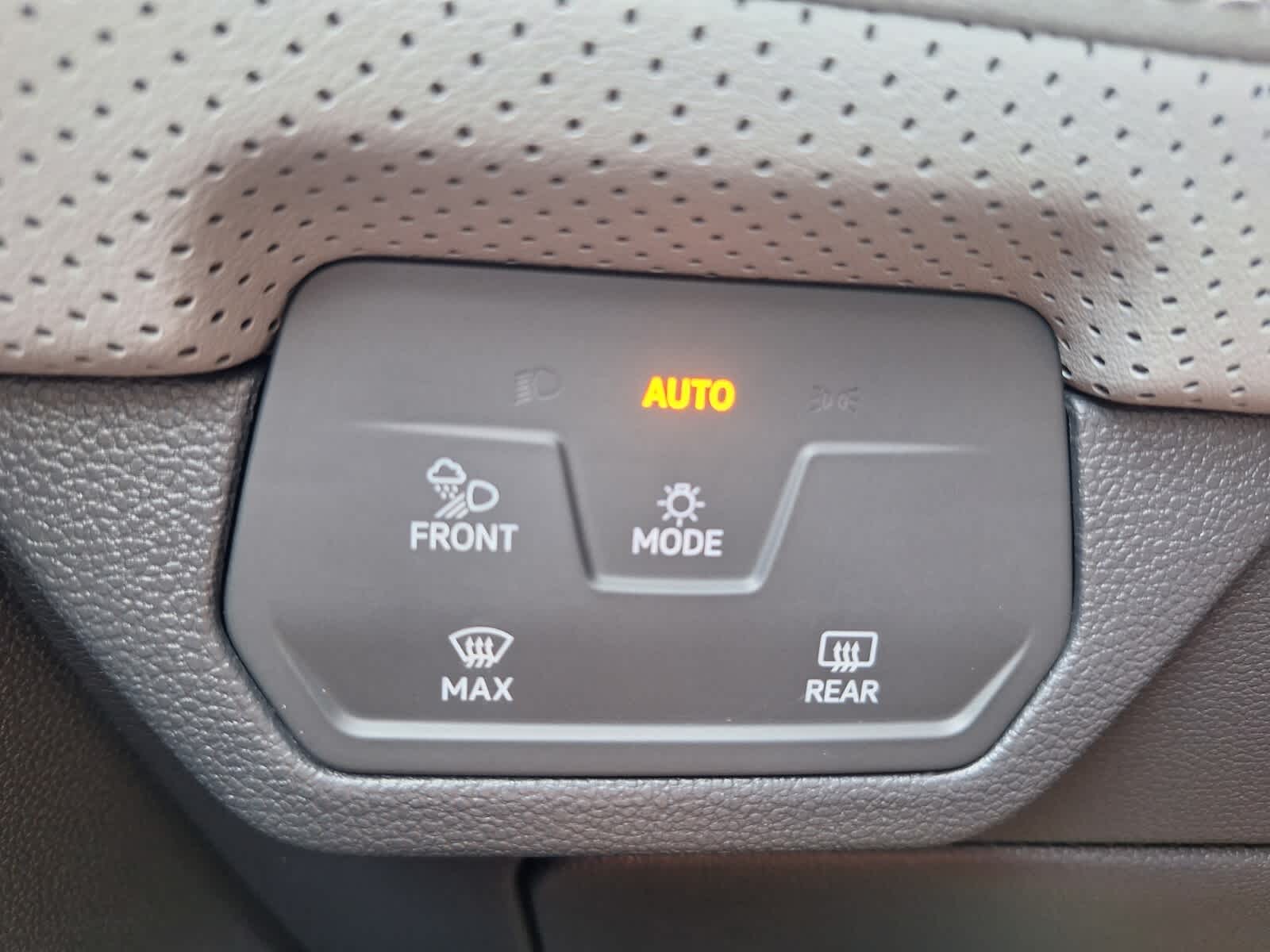 2025 Volkswagen Atlas Peak Edition SE photo 10