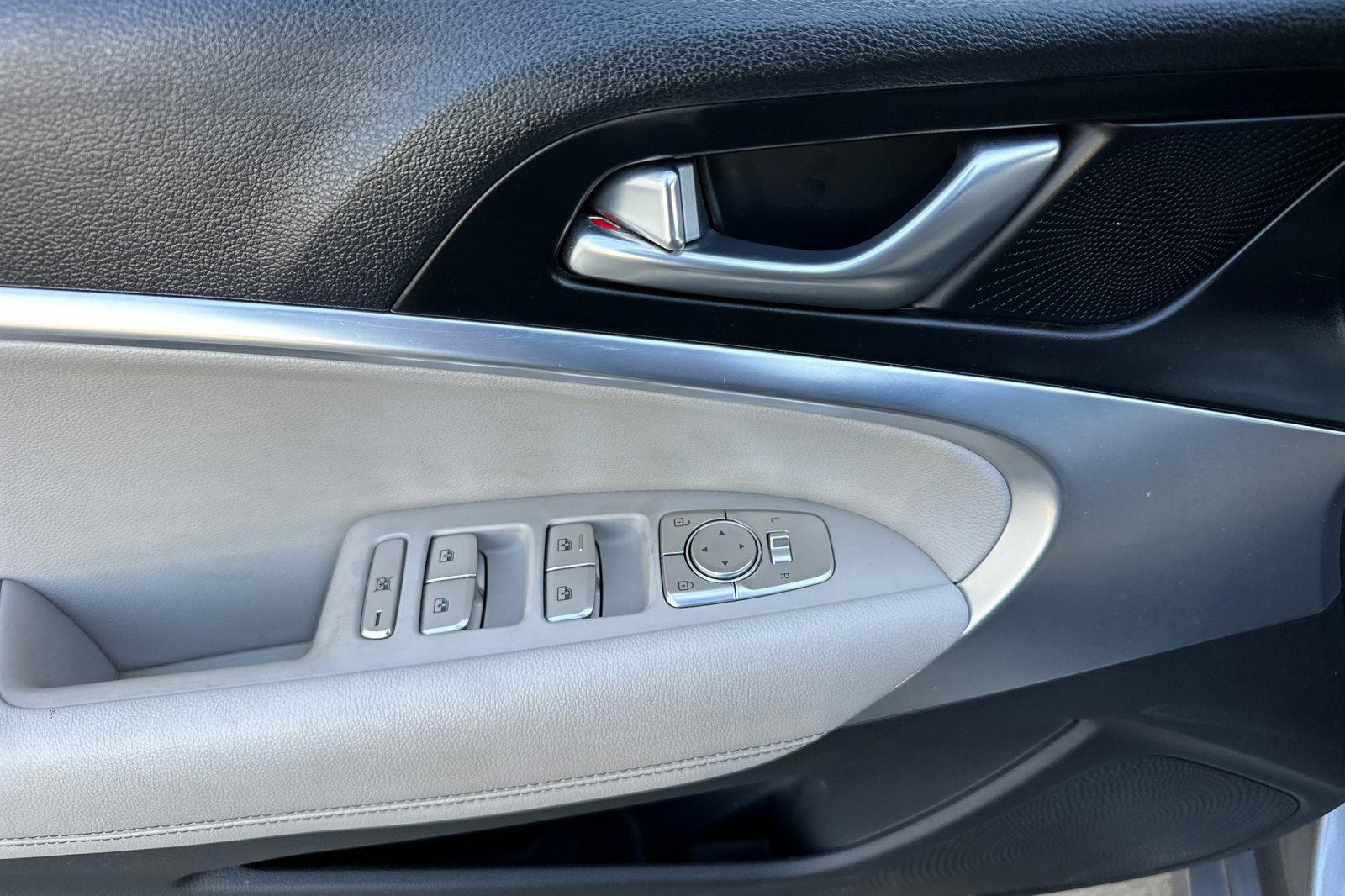 2023 Genesis G70 2.0T photo 10
