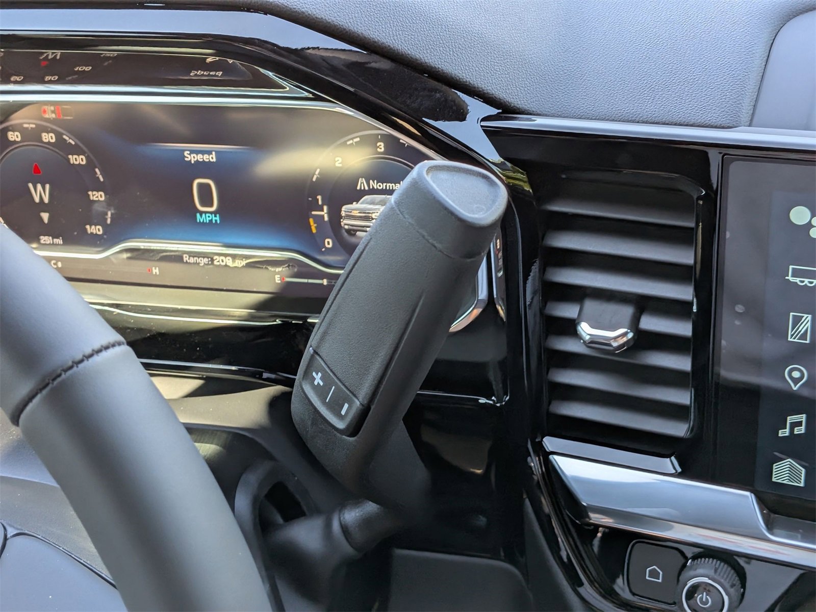2025 Chevrolet Silverado 1500 LT photo 28