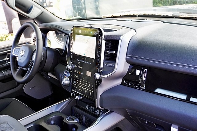 New 2026 Diamond Black Crystal Pearl-Coat Exterior Paint RAM Laramie image 14