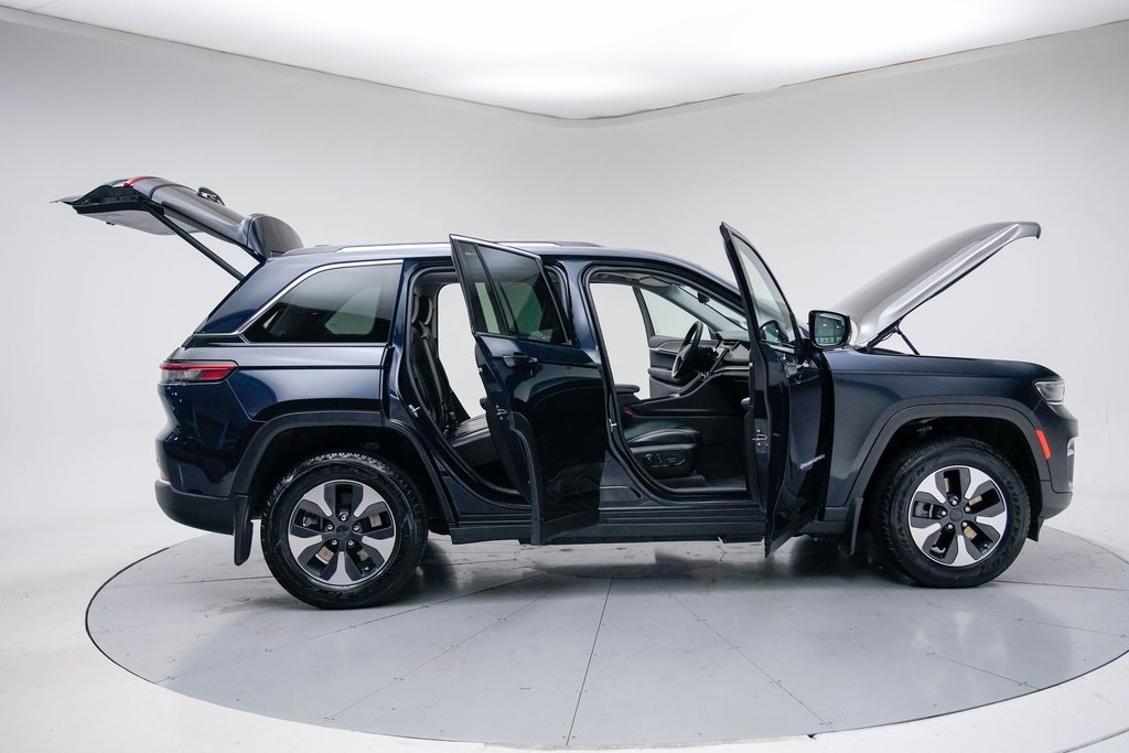 2022 Jeep Cherokee 4xe Base photo 27