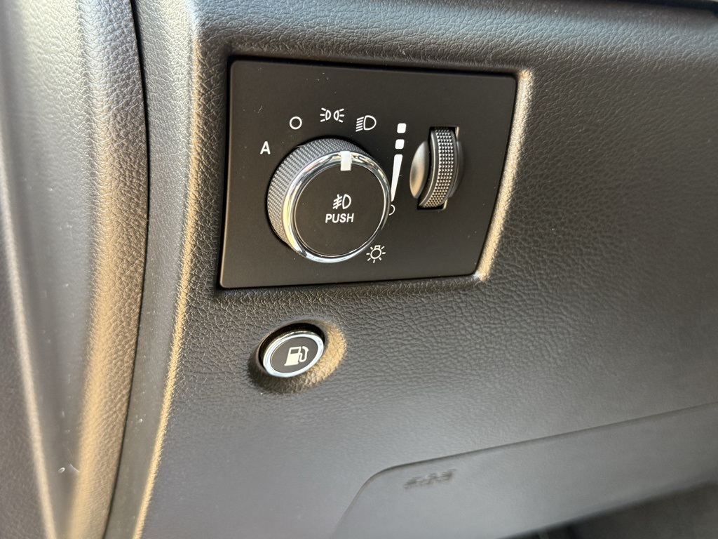 2021 Jeep Grand Cherokee Anniversary Edition photo 20