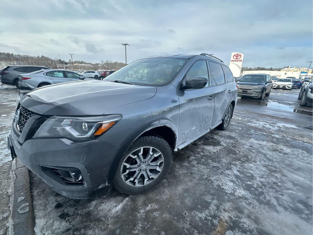 2020 Nissan Pathfinder SV's photo