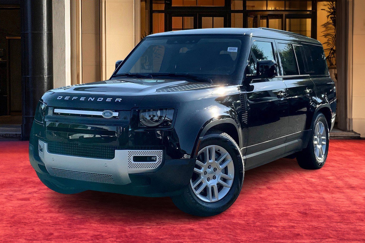 2025 Land Rover Defender S's photo