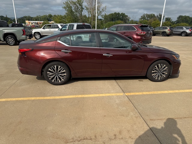 2023 Nissan Altima 2.5 SV photo 11