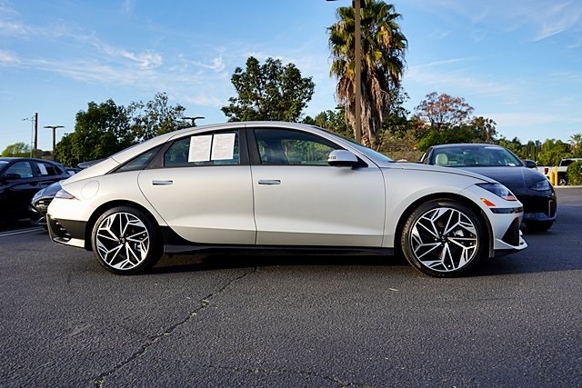 Used 2023 Gold Hyundai SEL image 6