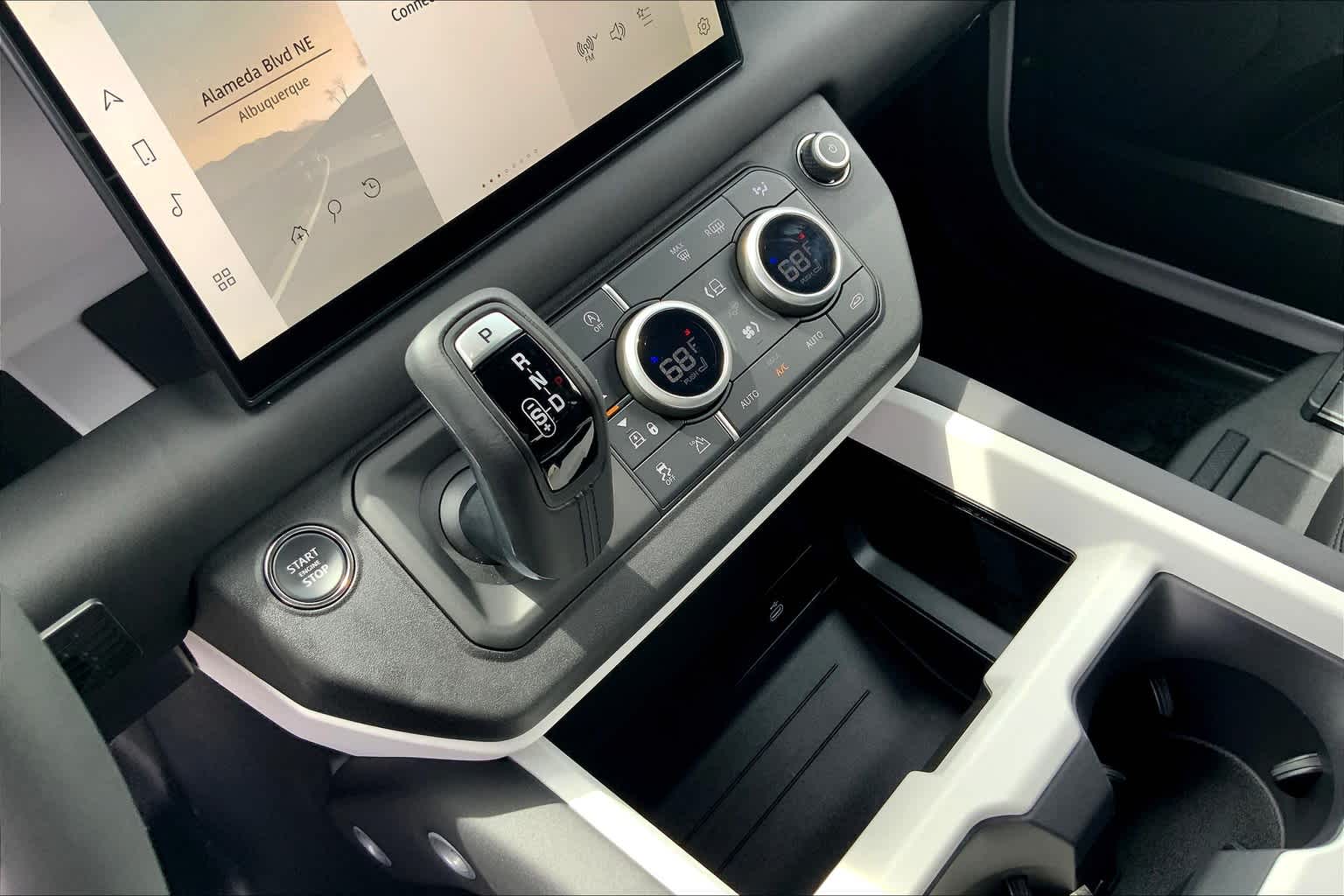 2025 Land Rover Defender 90 X-Dynamic SE photo 6