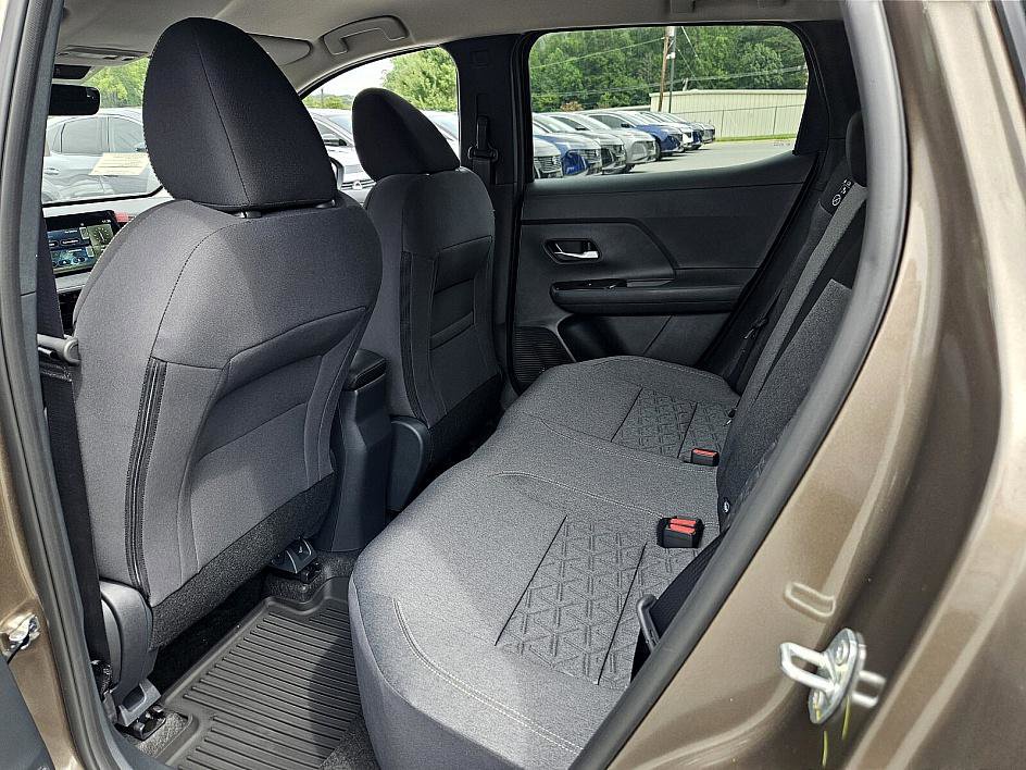 2025 Nissan Kicks SV photo 6