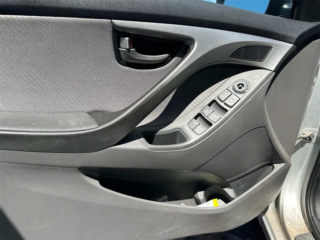 2011 Hyundai Elantra GLS photo 8