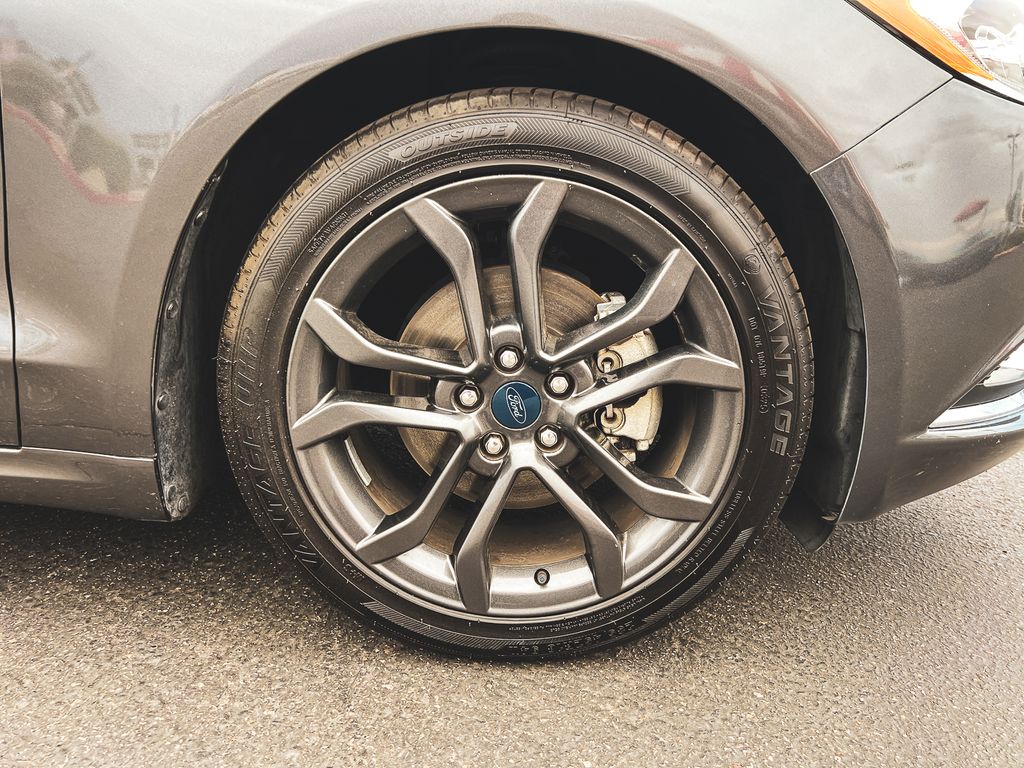 2018 Ford Fusion SE photo 4