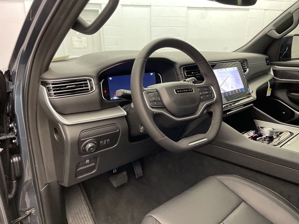 2025 Jeep Wagoneer L Series II photo 11