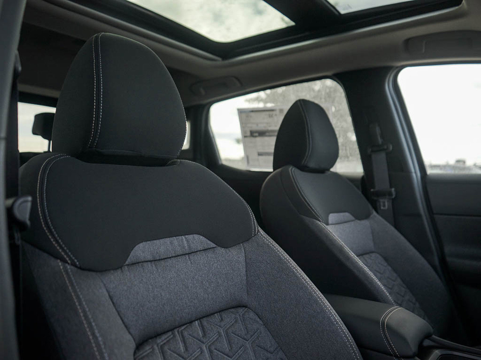 2025 Nissan Kicks SV photo 10