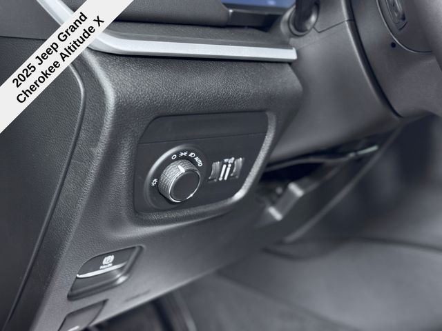 2025 Jeep Grand Cherokee Altitude X photo 15