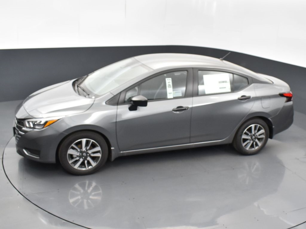 2025 Nissan Versa 1.6 S photo 38
