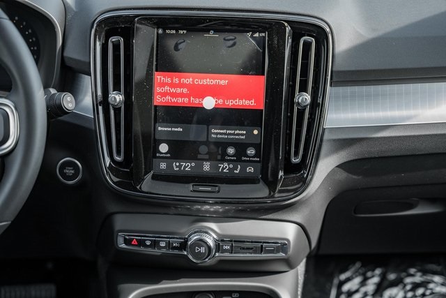 2026 Volvo XC40 photo 19