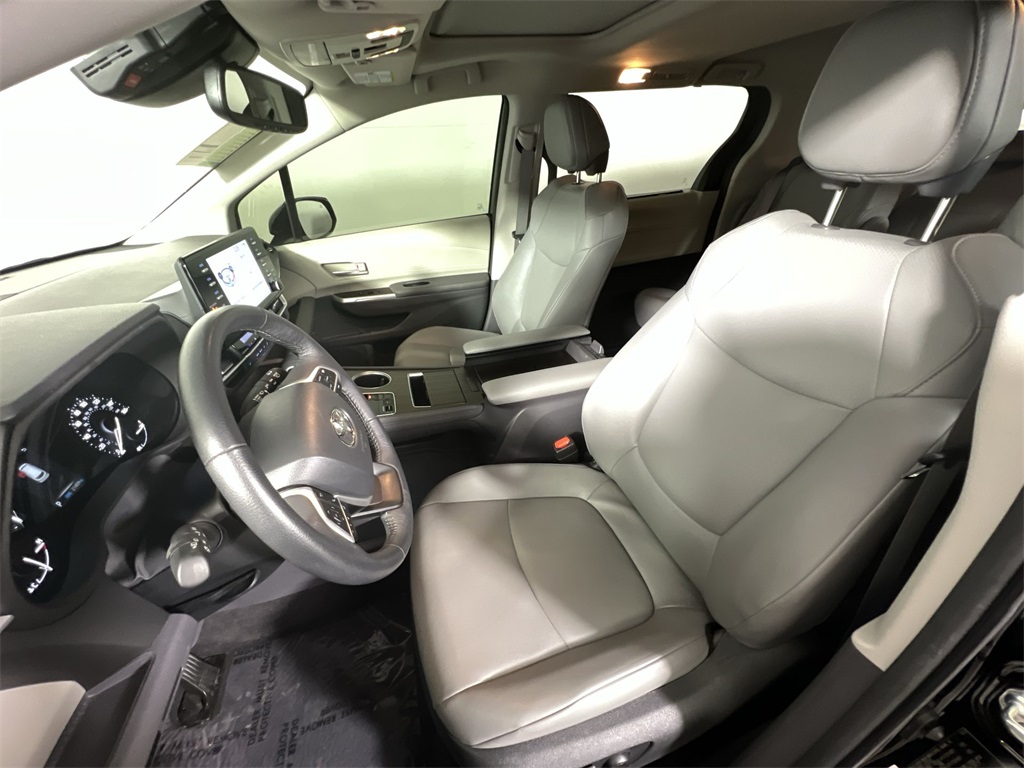 2024 Toyota Sienna XLE photo 10