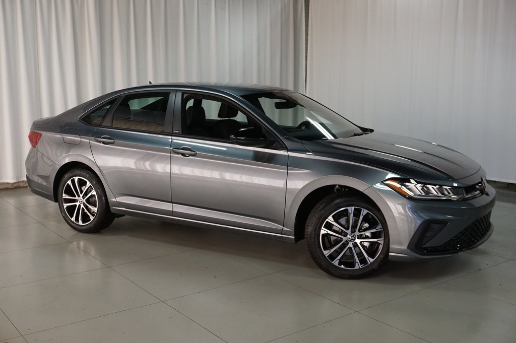 2025 Volkswagen Jetta 1.5T Sport photo 4