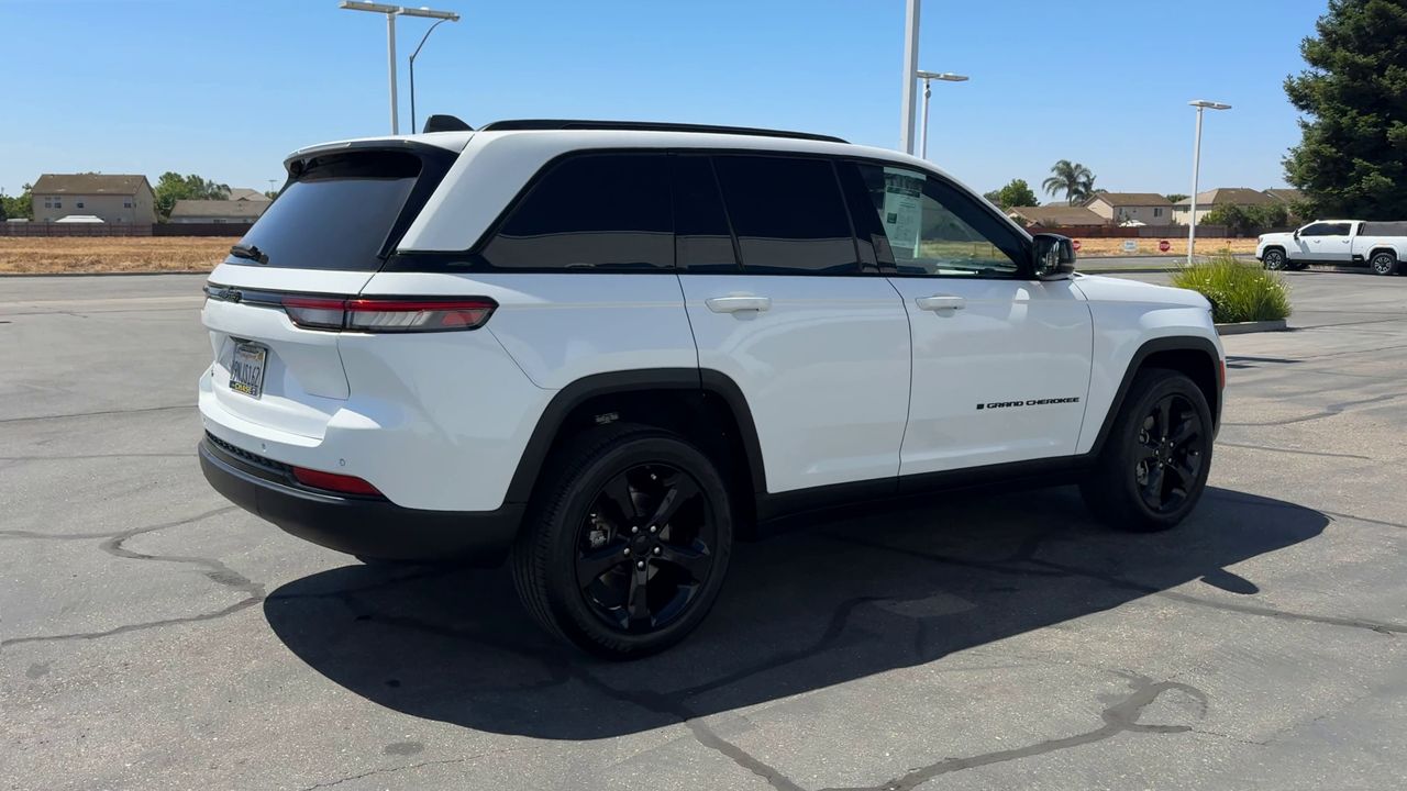 2023 Jeep Grand Cherokee Altitude photo 4