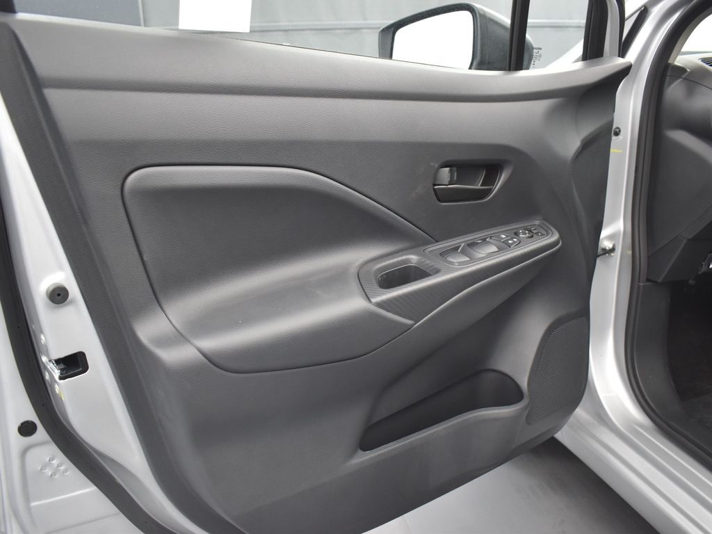 2025 Nissan Versa 1.6 S photo 26