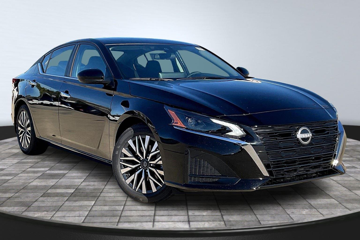 2025 Nissan Altima SV photo 2