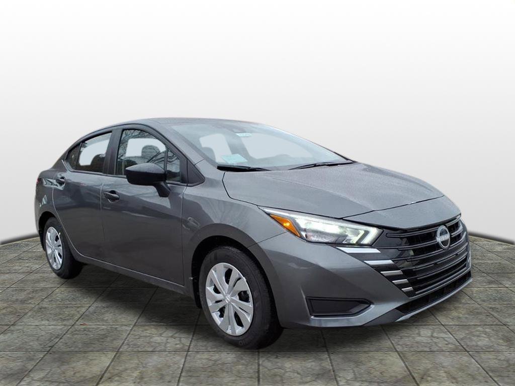 2025 Nissan Versa S's photo