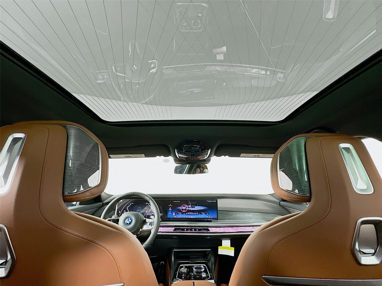 2026 Bmw 750e photo 22