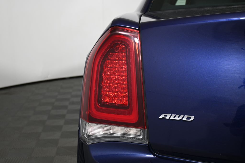 2017 Chrysler 300 S photo 12