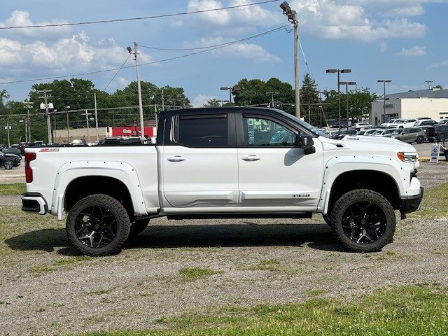 2025 Chevrolet Silverado 1500 RST photo 3