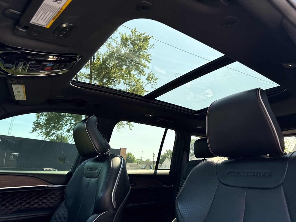 2023 Jeep Grand Cherokee Summit photo 10