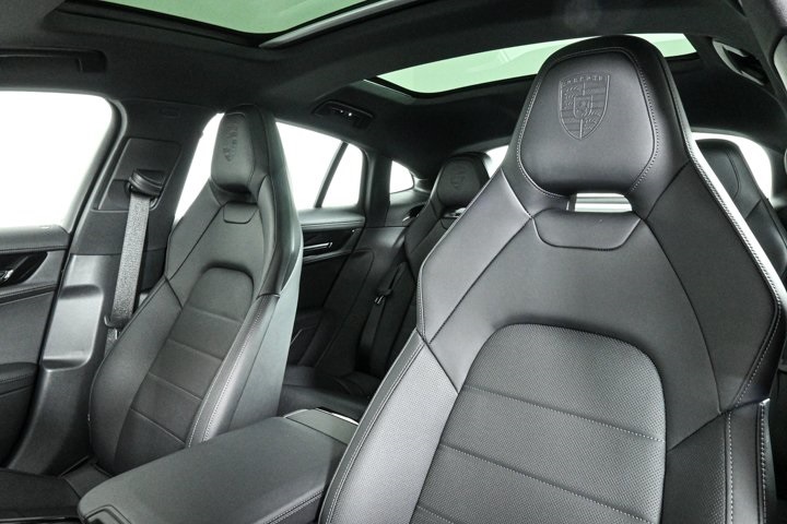 2025 Porsche Panamera E-Hybrid 4 photo 5