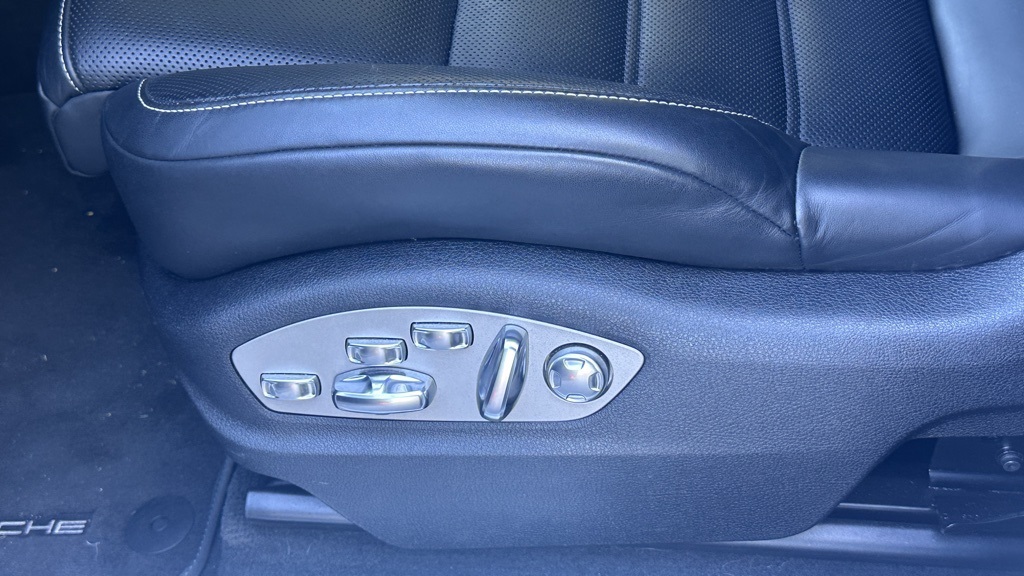 2023 Porsche Macan S photo 8